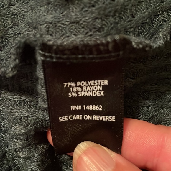 Waffle knit fabric long sleeve button down top - Picture 4 of 5